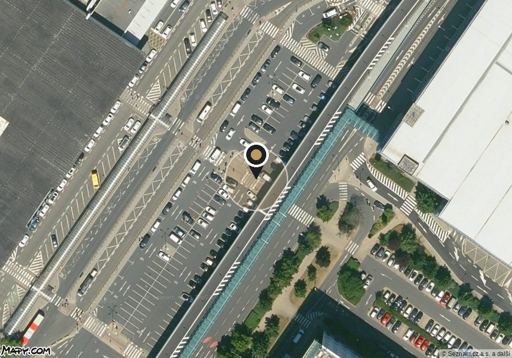Aerial view around Terminal 1 with the spot where the driver waits marked.