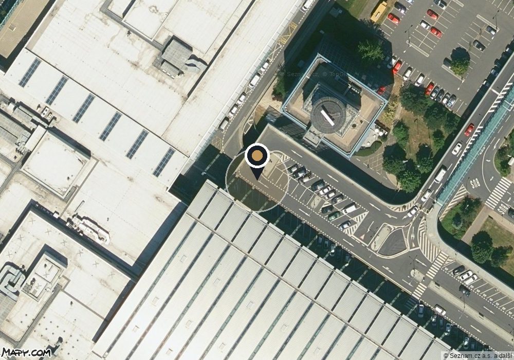 Aerial view around Terminal 2 with the spot where the driver waits marked.